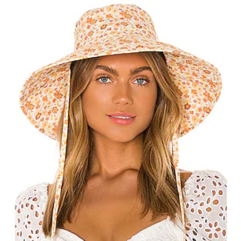 Lack of Color REVOLVE Holiday
Bucket Hat in Peach Bloom